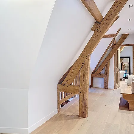 Elysia Yourhosthelper *