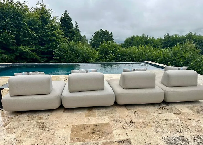 Elysia Yourhosthelper