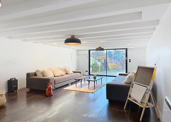 Elysia Yourhosthelper