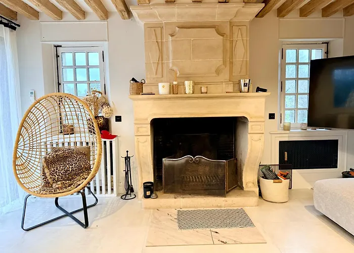 Elysia Yourhosthelper