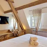 Elysia Yourhosthelper Vila Touques