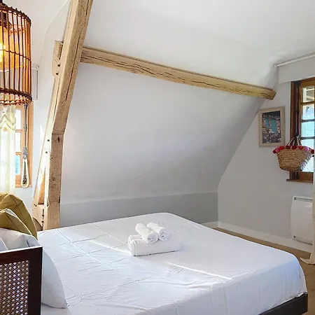 Elysia Yourhosthelper Villa