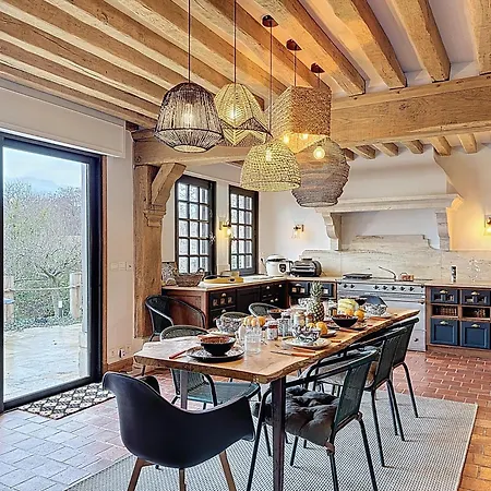 Elysia Yourhosthelper Villa