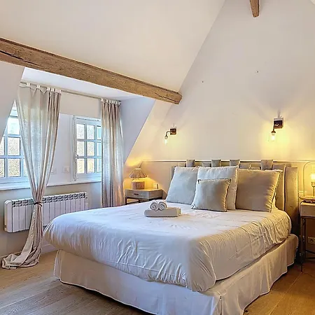 Elysia Yourhosthelper Villa *