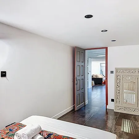 Elysia Yourhosthelper Villa