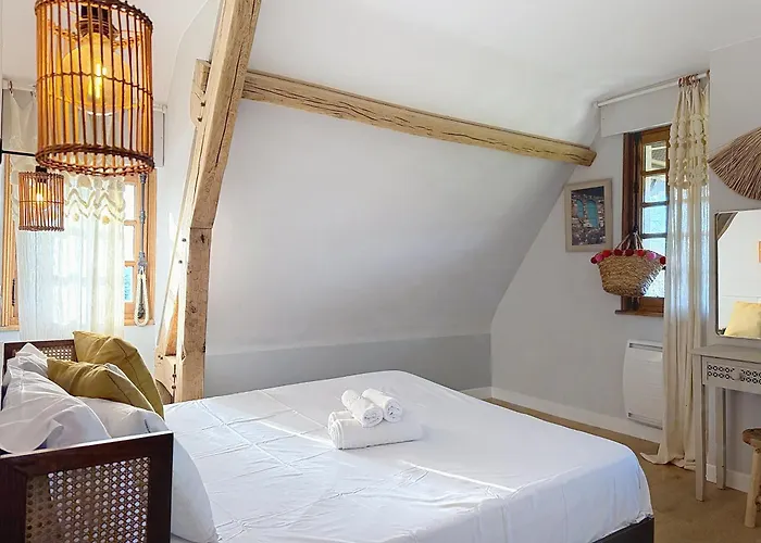 Elysia Yourhosthelper Villa