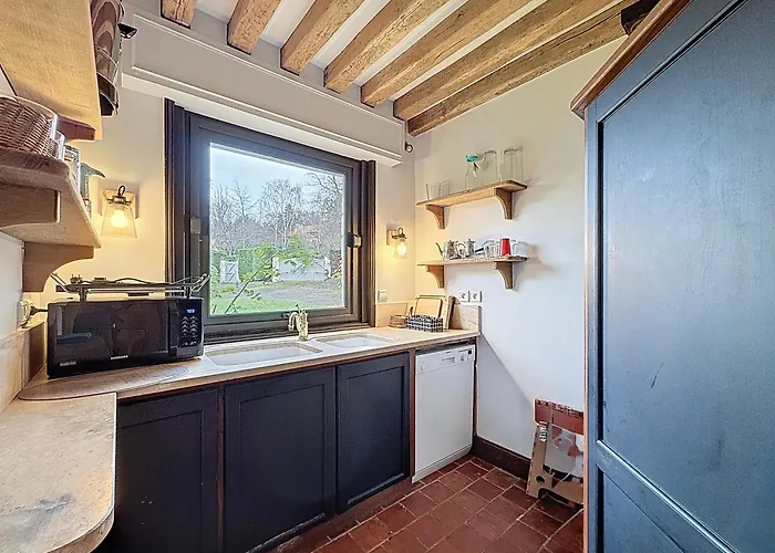 Elysia Yourhosthelper * Touques