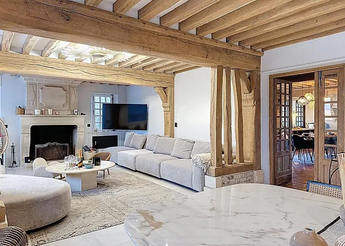 Elysia Yourhosthelper