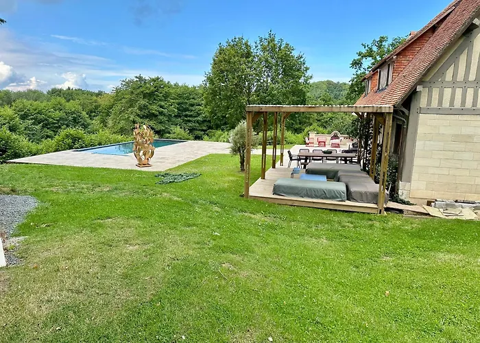 Elysia Yourhosthelper