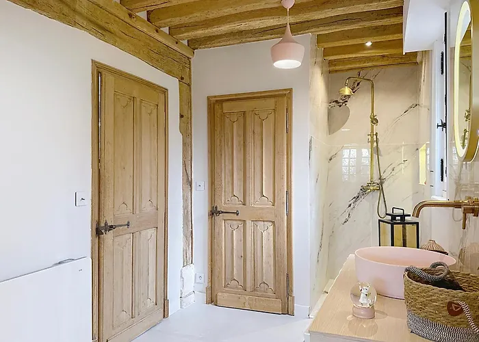 Elysia Yourhosthelper Villa *