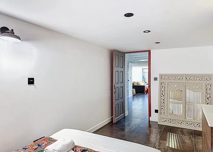 Elysia Yourhosthelper Villa