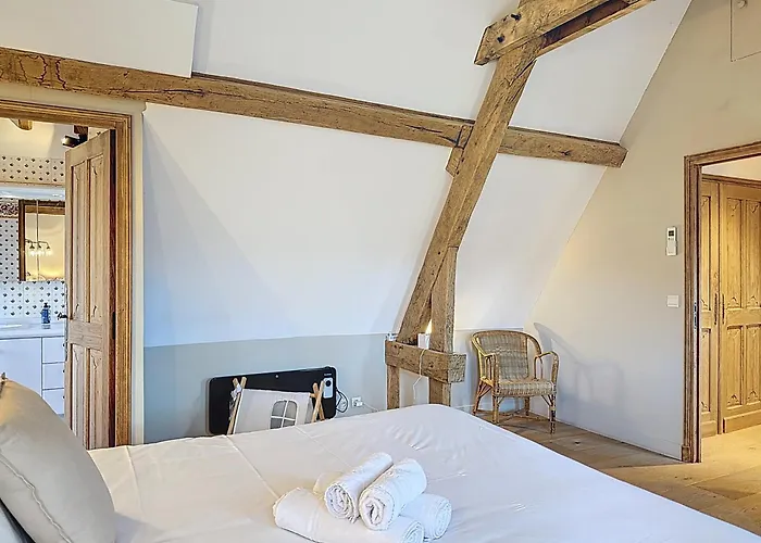 Elysia Yourhosthelper Villa