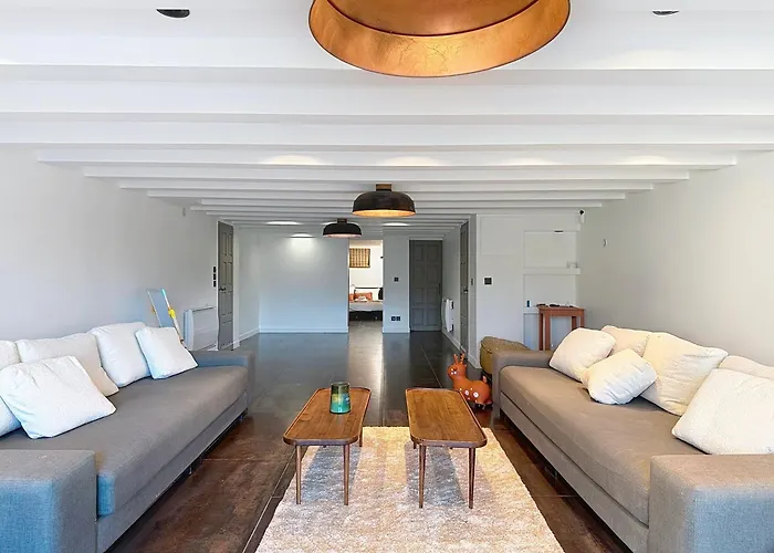 Elysia Yourhosthelper