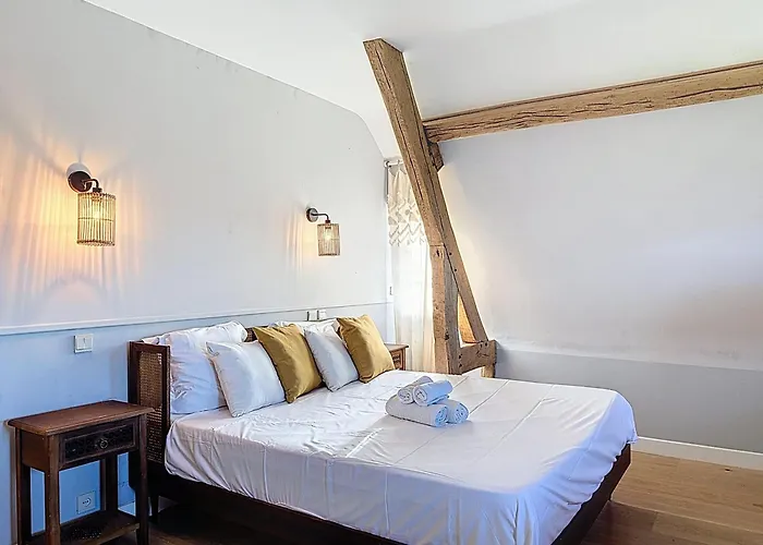 Elysia Yourhosthelper Touques