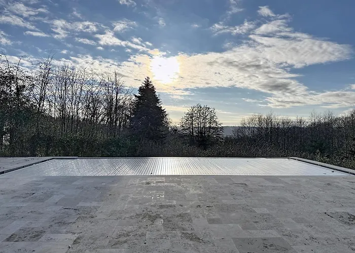 Elysia Yourhosthelper Villa