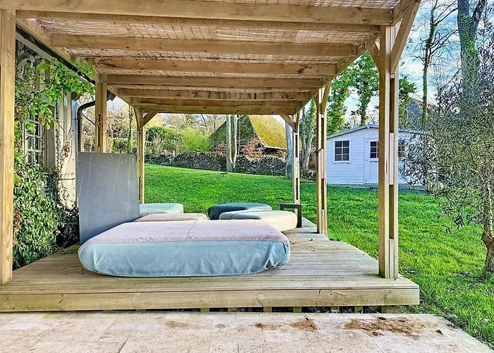 Elysia Yourhosthelper * Touques