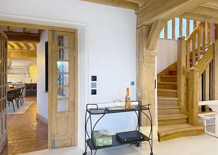 Elysia Yourhosthelper * Touques