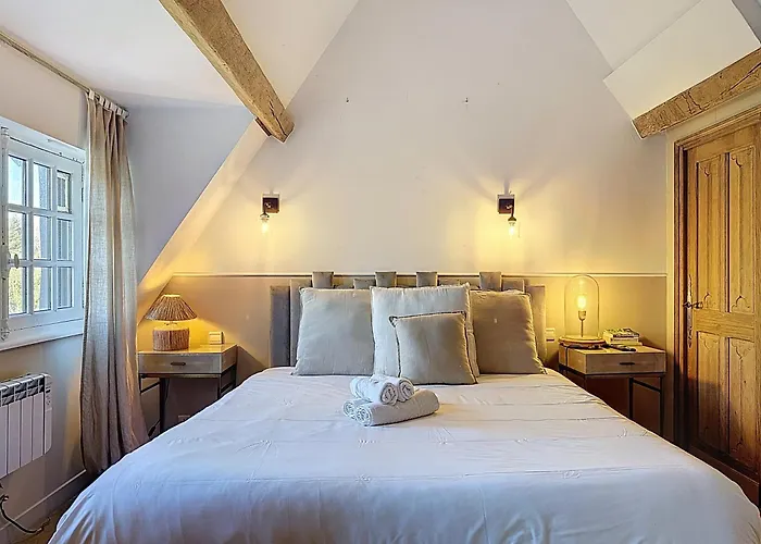 Elysia Yourhosthelper Touques